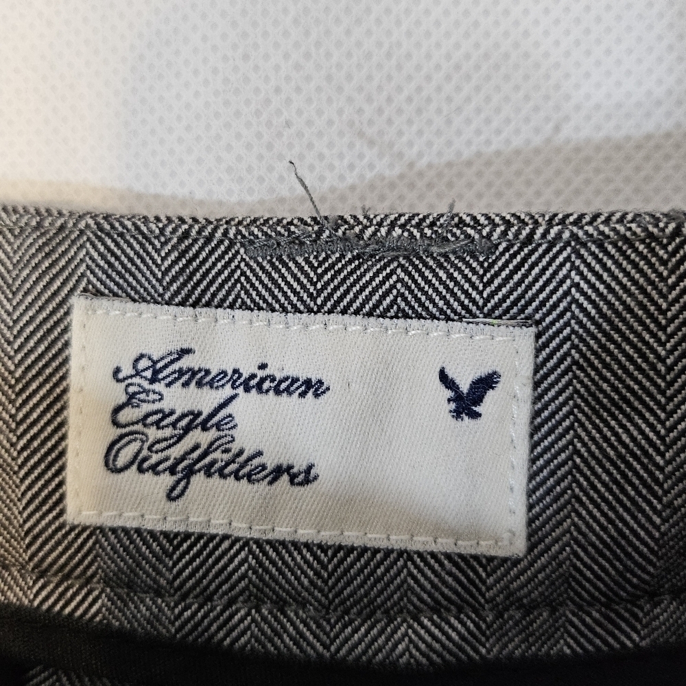 American Eagle Outfitters Pleated Chevron Grey Rolled Hem Shorts Size 2 - Picture 5 of 6